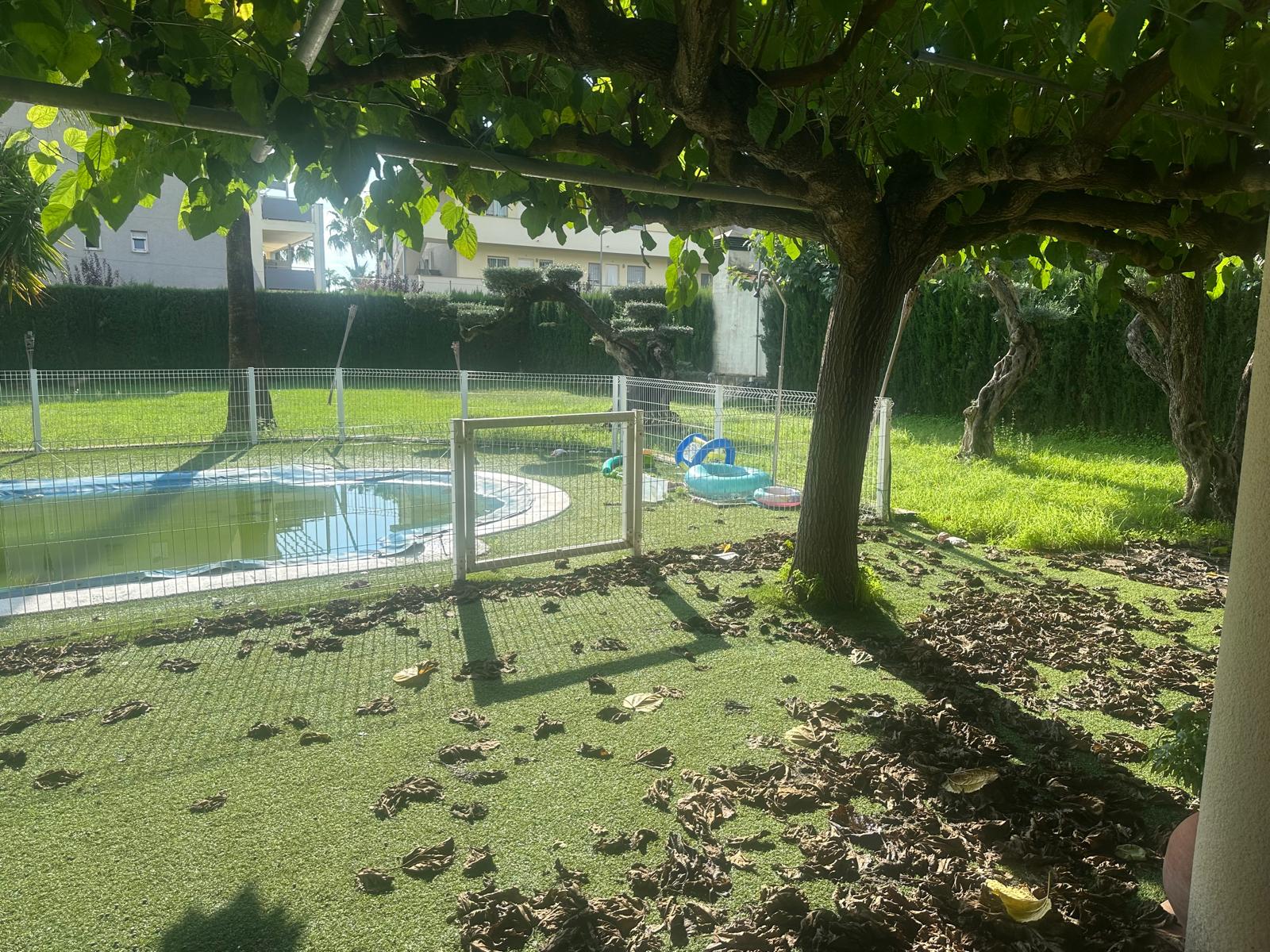 Venta del 50% indiviso de CHALET URBANO - Calle Ralinga nº 1, Vinaròs (Castellón).